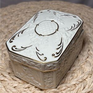 Lenox Ivory Embossed Porcelain Cottagecore Trinket Box Gold Trim Floral 4.5”
